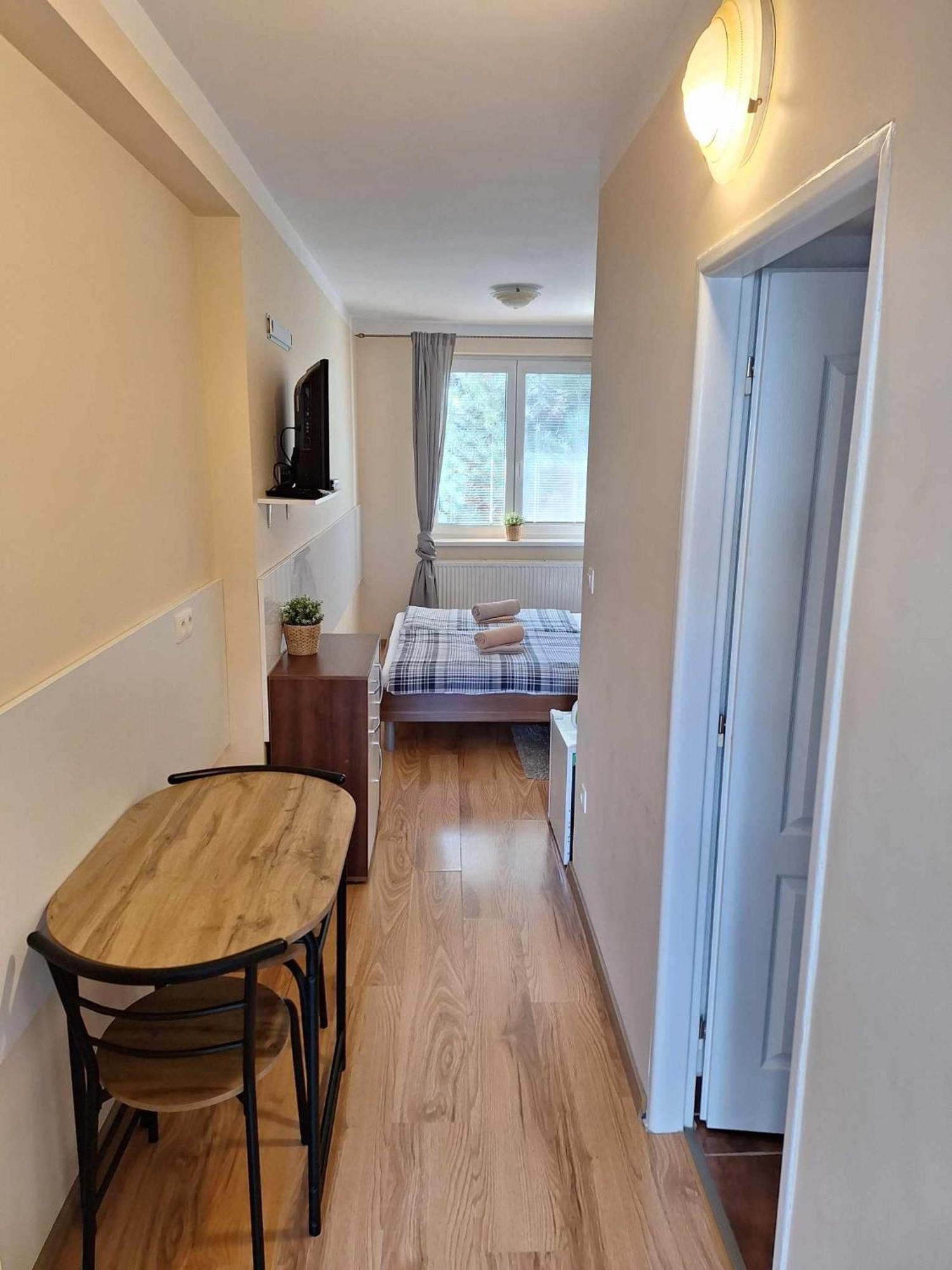 Star Apartments Пиещани Екстериор снимка